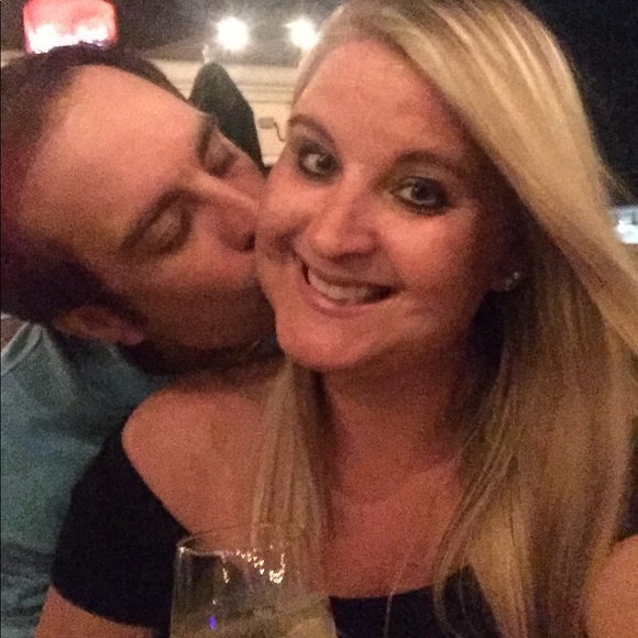 Meet your Posher, Tori - Picture 1 of 6